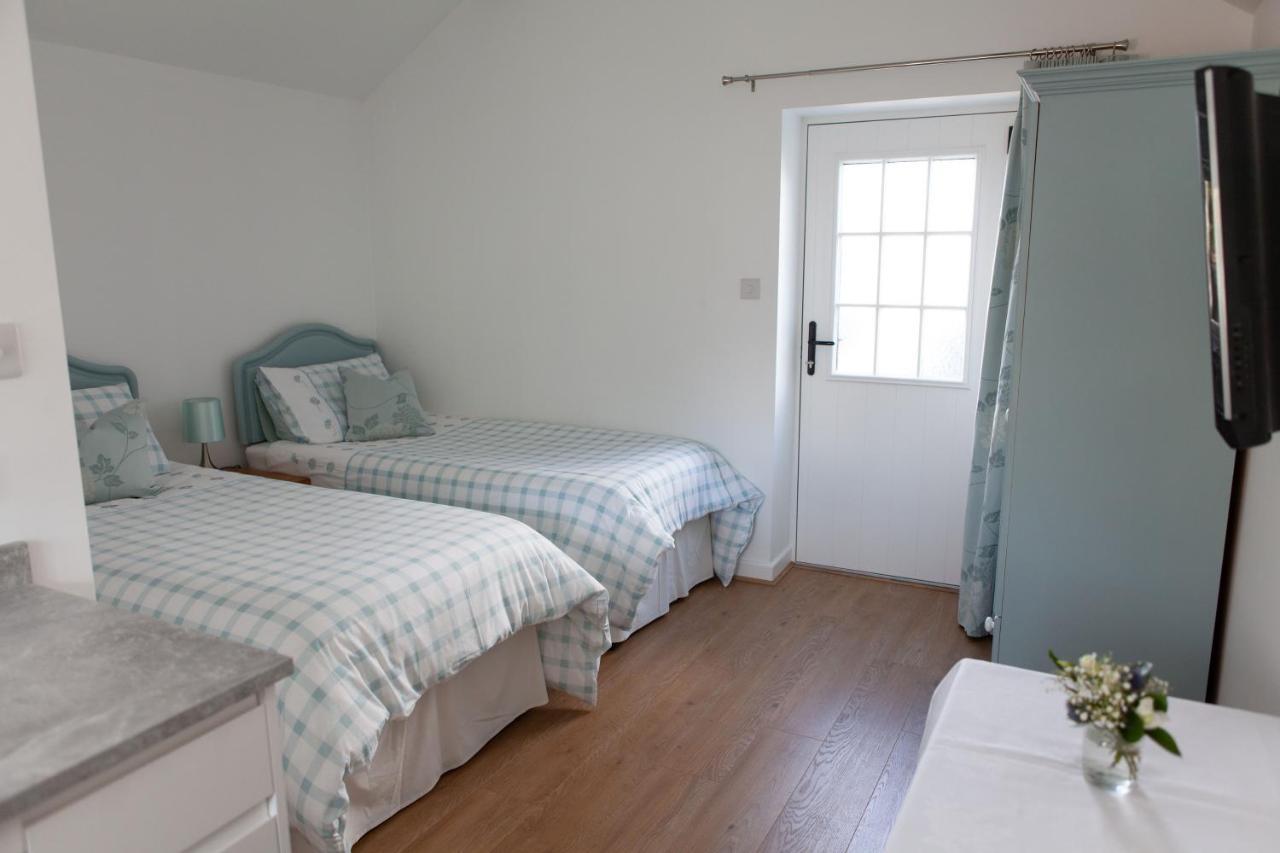 Elm Cottage Touring Park Whitegate  外观 照片