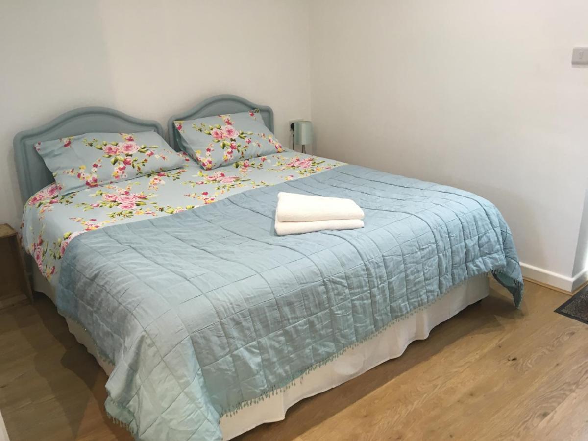 Elm Cottage Touring Park Whitegate  外观 照片